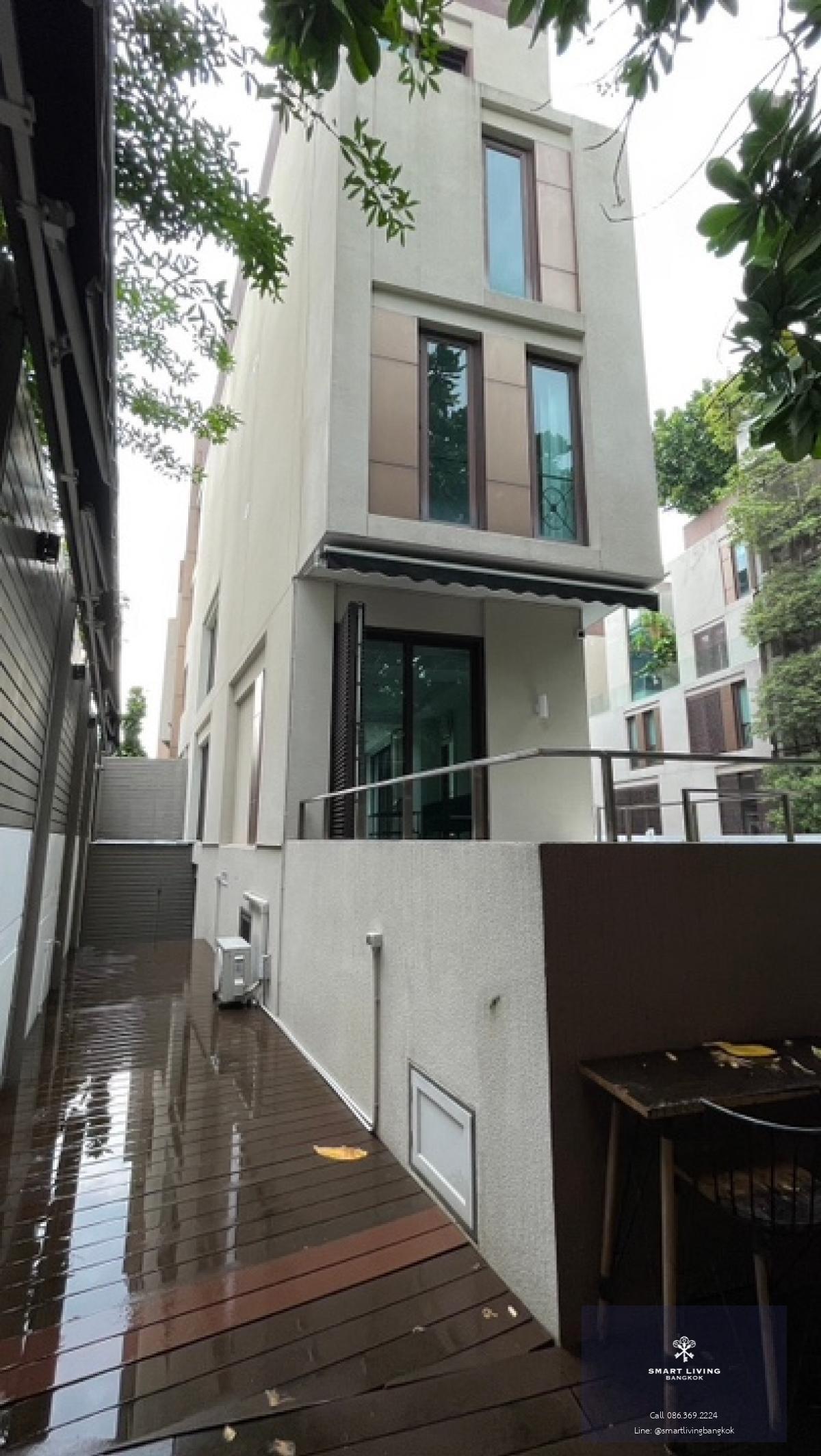 📢👇Baan Lux Sathorn is one of luxury place to live, big balcony, private lift, private pool, private automatic garage for 2 Cars parking with air conditioner