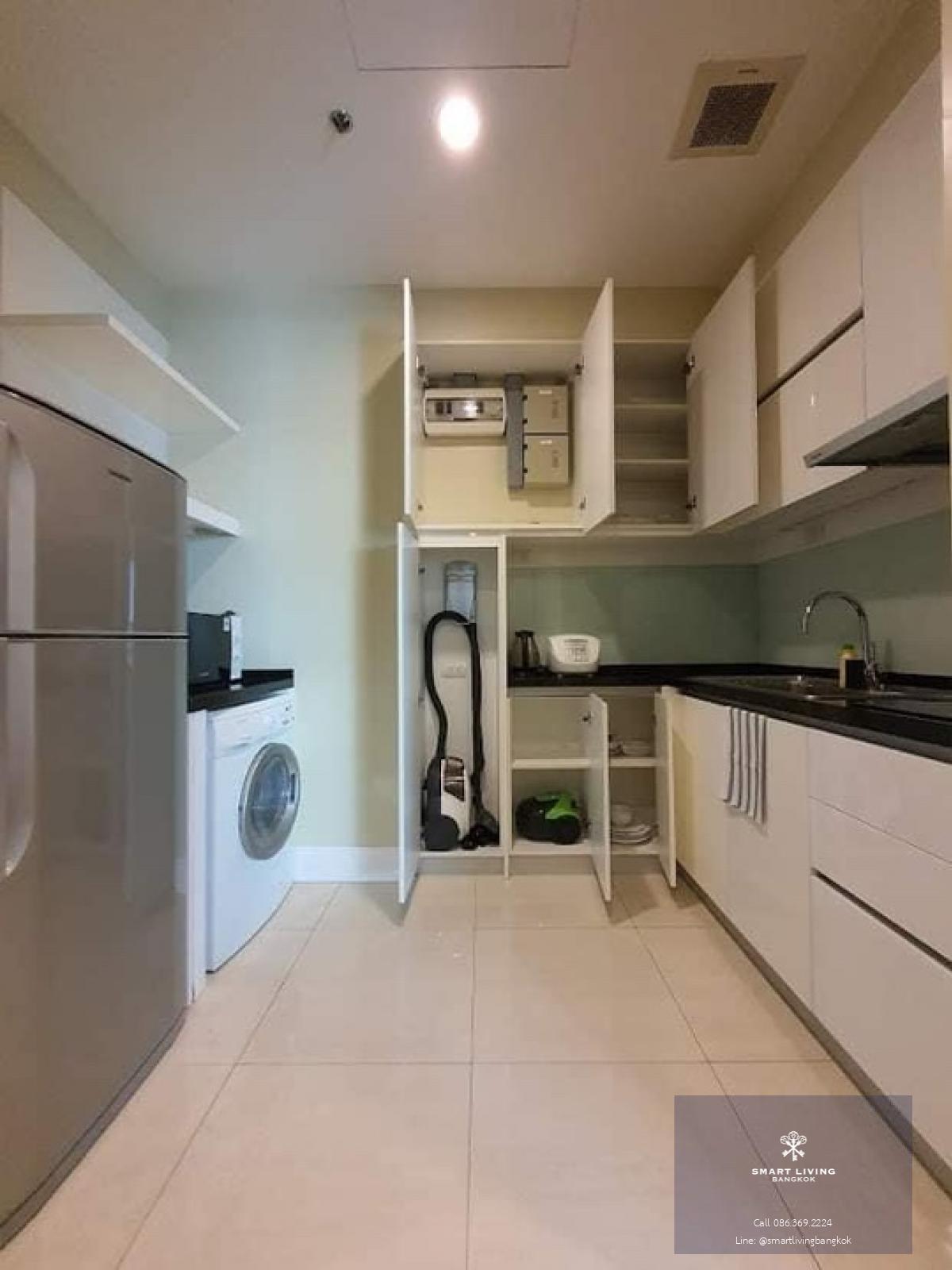 📢👇Grab or Gone as this reason👇Good location in Em District, very good price and size for 1 bedroom, fully nice furnished, pool view. Sell with tenant contract til 21 Sep 24