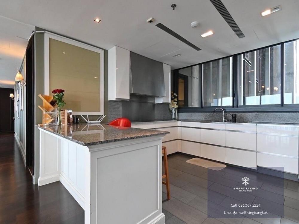 📢👇For rent rare item luxury duplex unit ,4 bedrooms in CBD area near BTS Chong Nonsi, decorated with Chanin furniture, unblocked view of Chao Phraya River