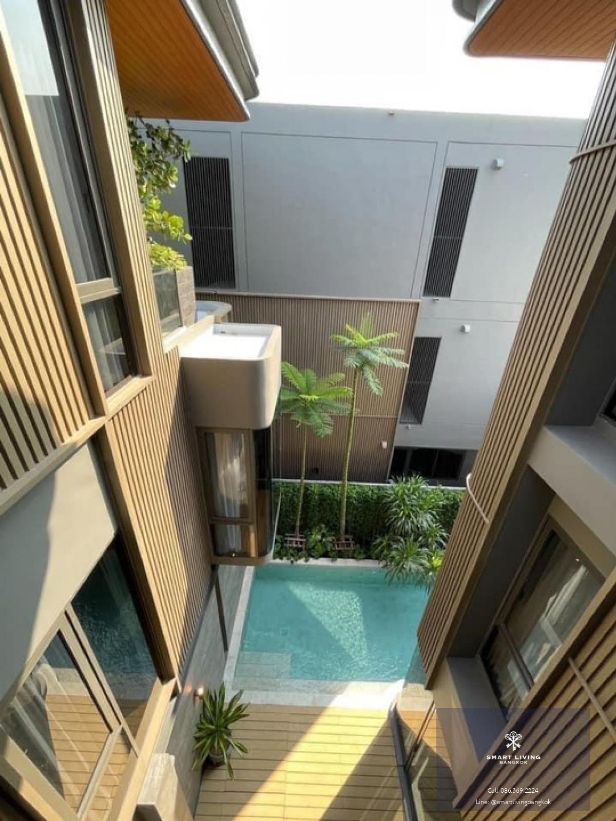 📢👇Luxury 3 storey house with lift and swimming pool in good compound and security, near many international schools, shopping mall.easily traveling as access many routes, Nearby Places• The Street Ratchada Mall - 5 km• Central Rama 9 - 6 km• Central E