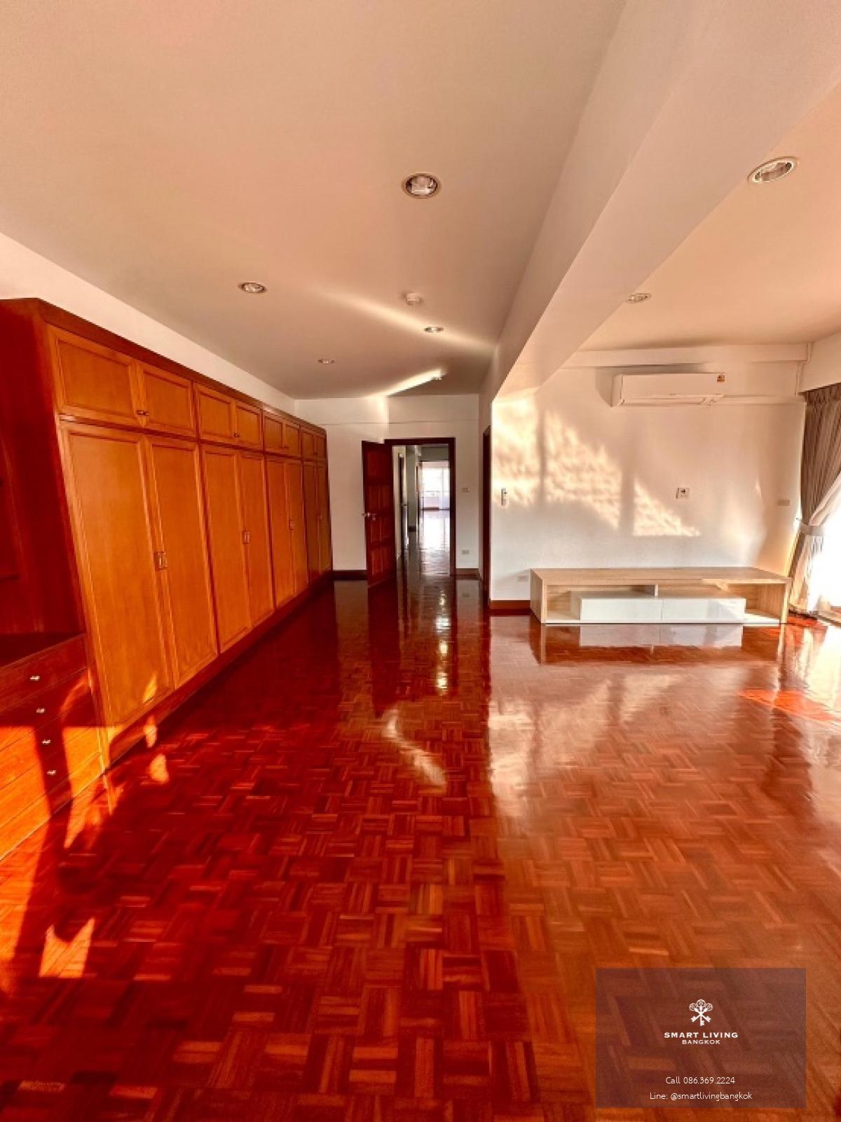 📢👇Living in Emdistrict near many popular shopping mall, big Balcony 2 sides for huge city view