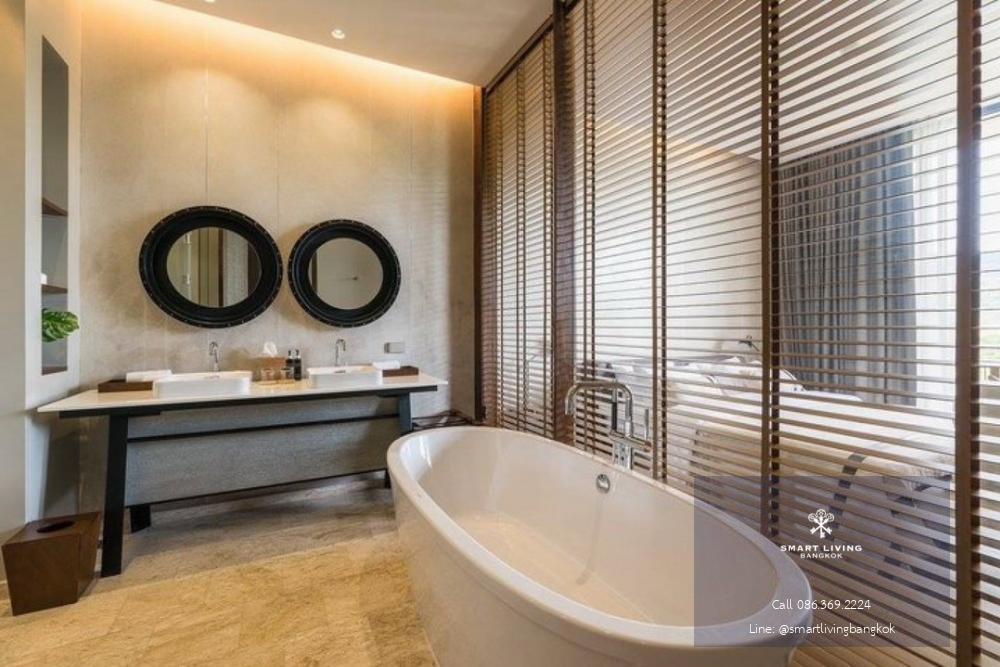 📢👇Penthouse at Luxury lake-side condominium , not far from BKK (Khaoyai )natural place, nice weather all through the year. This penthouse is with a private pool and jacuzzi , nice fully furnished and decoration.