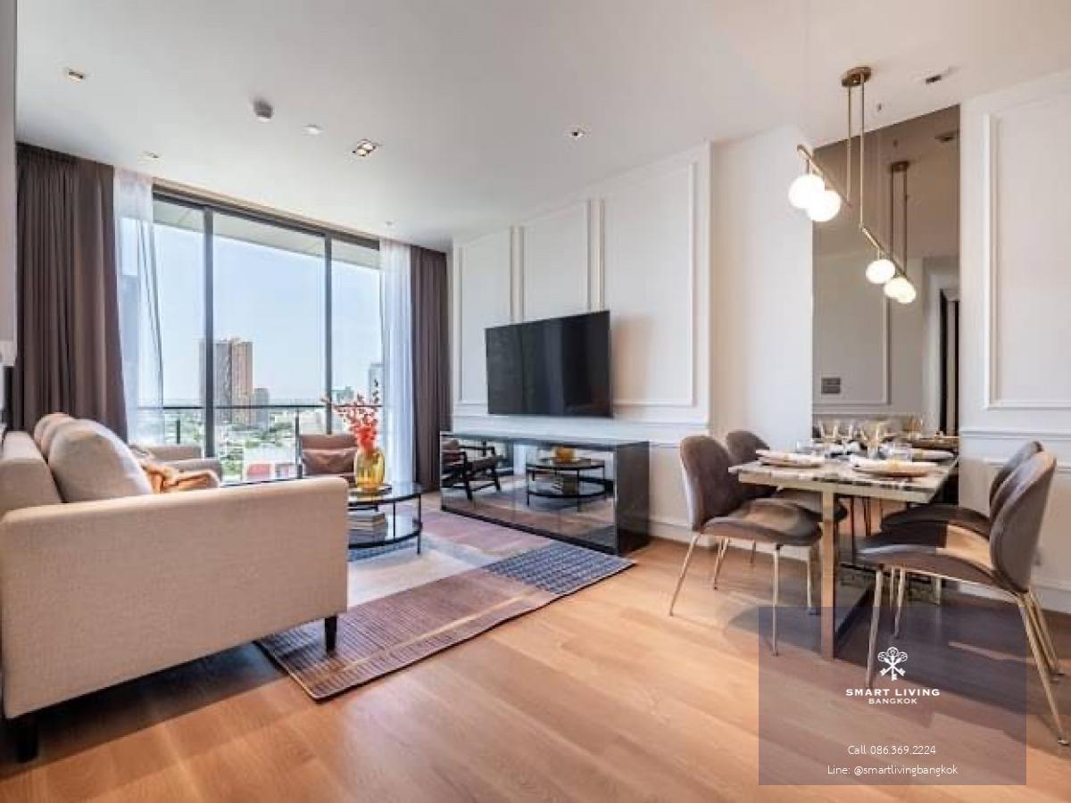 Luxury condo with 5 stars concierge service, close to BTS, fully furnished.