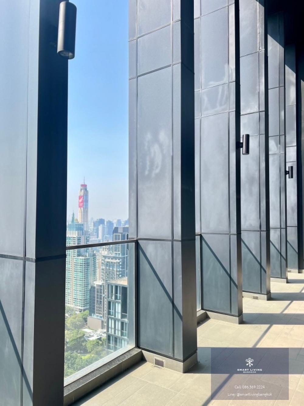 📢👇Rare item! PENTHOUSE DUPLEX in the luxury condo located near BTS Ploenchit with a direct connection to the building. It\