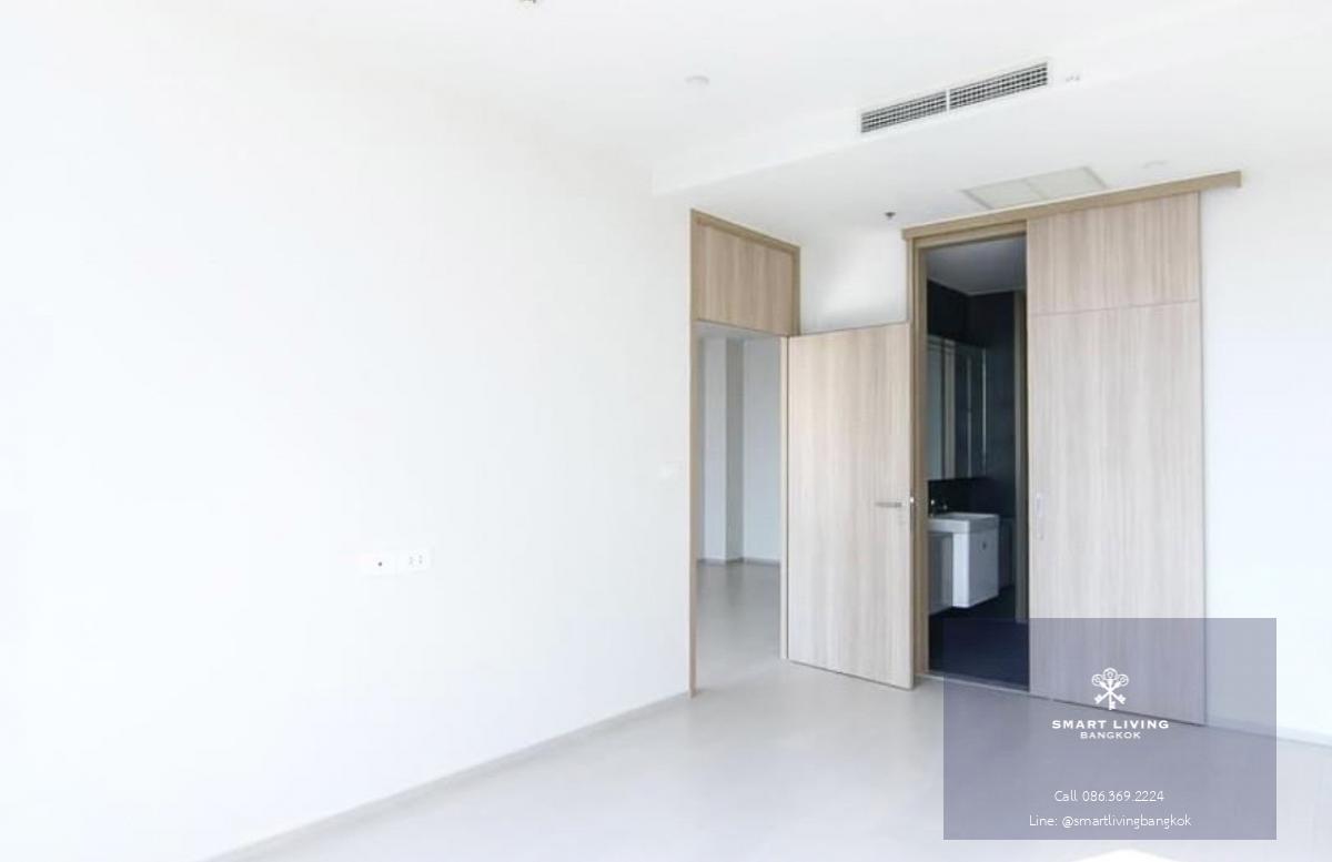 📢👇 Noble Ploenchit is one of the condominium with special entrance directly to BTS, near many popular shopping malls, express way. Corner Unit with unblocked view of Sukhumvit and private lift.