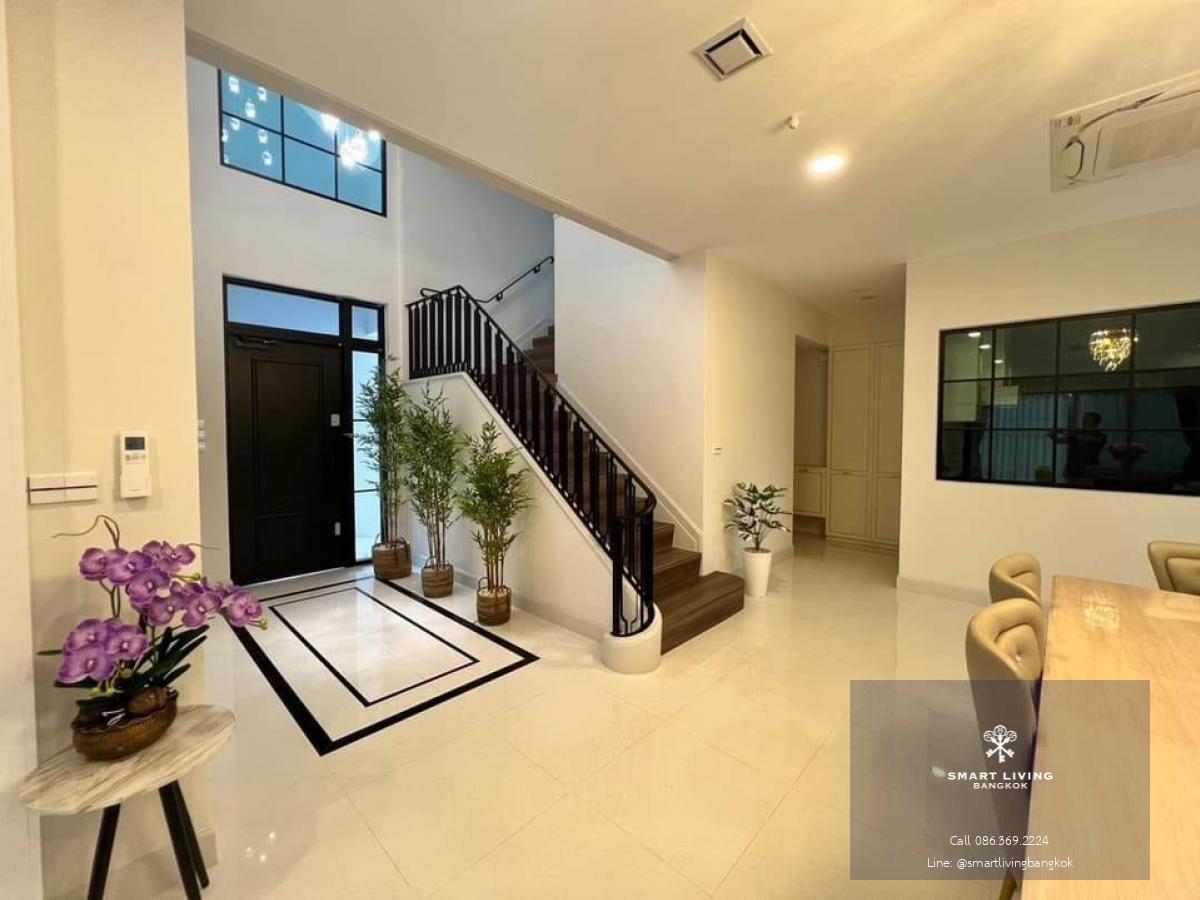 📢👇 The luxury house in good compound and security at Nantawan Rama 9 - New Krungthepkreetha,  located near Brighton International School, Wellington International School, and Suvarnabhumi Airport, fully furnished.