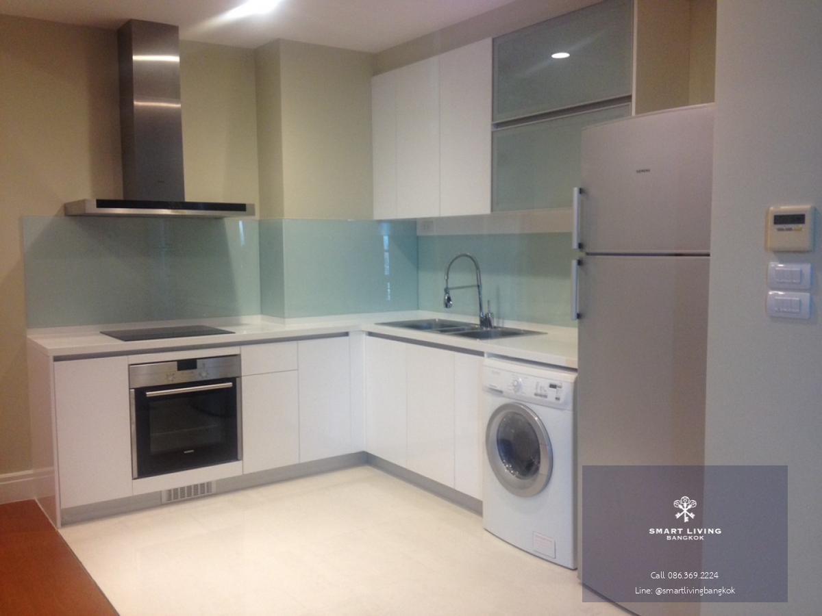 📢👇 Available mid of September Rare Item! 3 beds corner Duplex unit at Bright Sukhumvit 24. Good price nice place, near Em district (Emporium, EmQuartier, Emsphere), unblocked view, nice decoration, fully furnished.