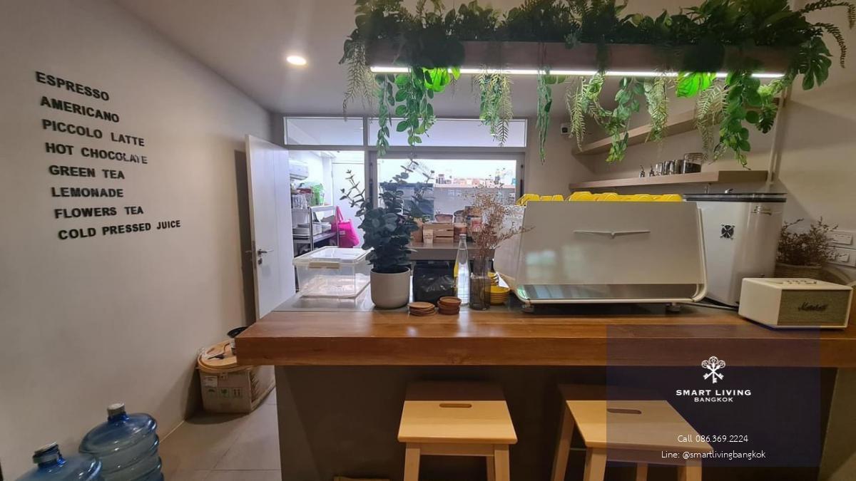 📢👇Available 16 Oct 24Single house for rent 3 years contract at least, suitable for living, home office, restaurant, coffee shop, near Em District , Benjasiri park