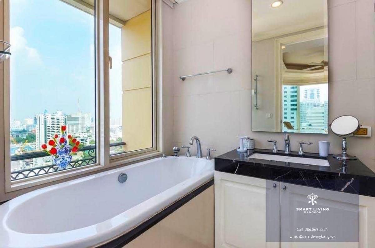 📢👇 Luxury place to live at Royce Private Residences Sukhumvit 31, fully furnished, private lift with large balcony unblocked sunset view, located in Em district area