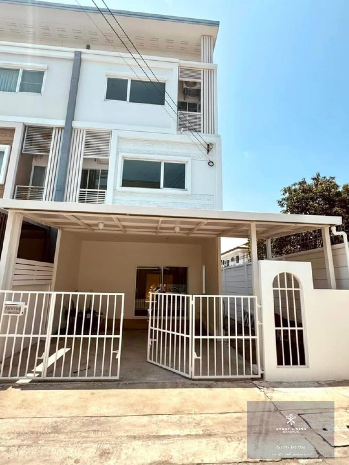 📢👇 3-Story Townhouse corner unit at Villette City Pattanakarn 38, Near Thonglor-Ekkamai. Easy access from both Srinakarin 24 and Pattanakarn 30, 32, 38, 44, as well as On Nut 17 and 39