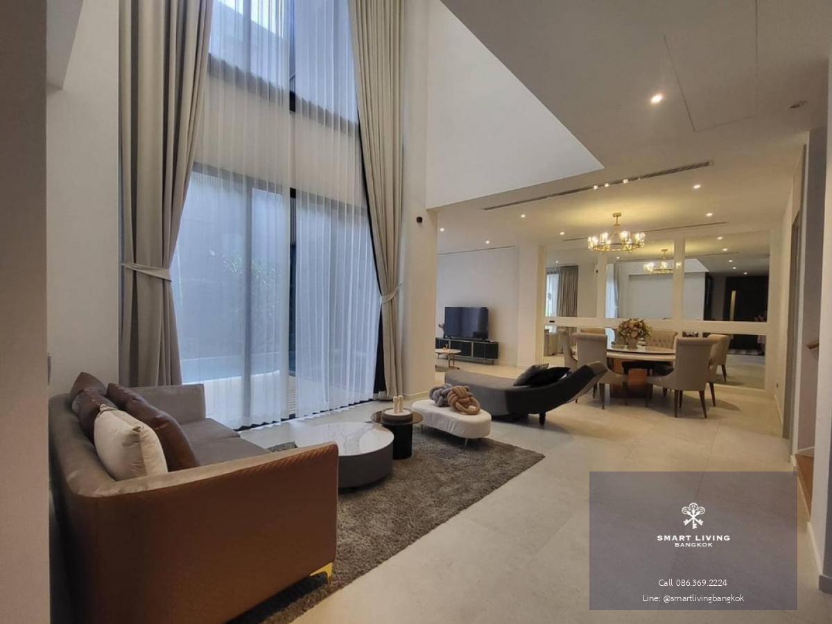 📢👇Luxury 3 storey house with lift and swimming pool in good compound and security, near many international schools, shopping mall.easily traveling as access many routes, Nearby Places• The Street Ratchada Mall - 5 km• Central Rama 9 - 6 km• Central E