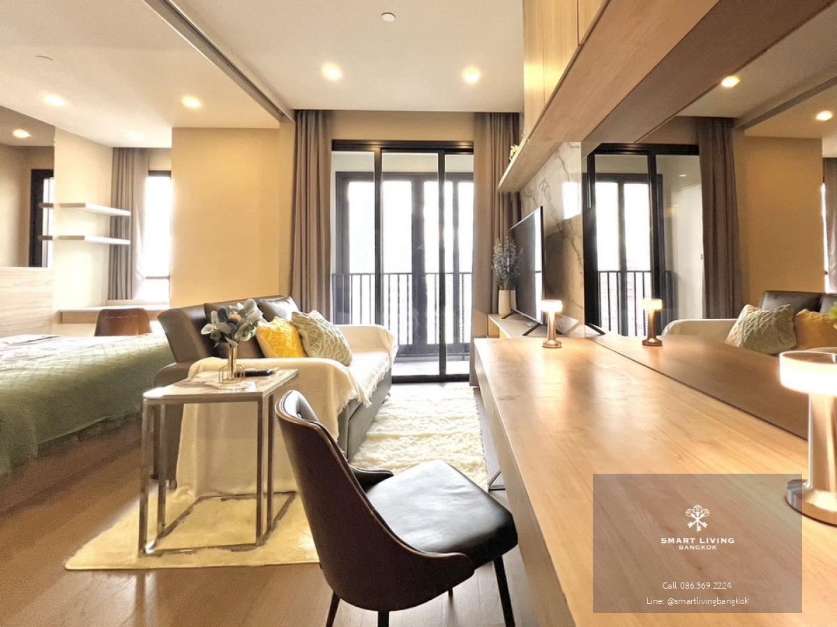 📢👇One of the most wanted place to live at Ashton Asoke as located on the main street and close to BTS and MRT, near many shopping mall such as Terminal 21, Emporium etc. Fully furnished, ready to move in