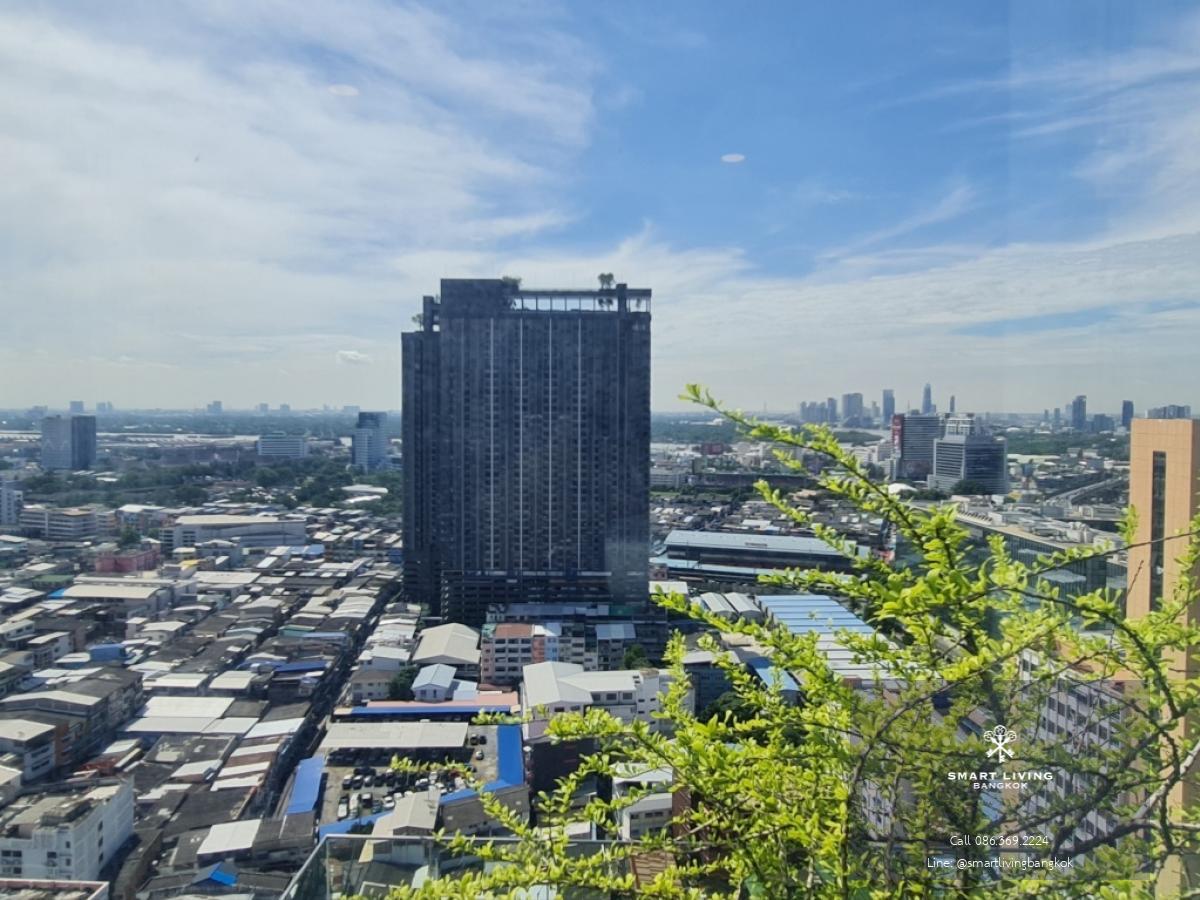 📢👇 Luxurious condominium in the heart of Asoke-Rama 4, conceige service from a world-class hotel , unblocked view, also many special offer such as free transfer expenses etc.