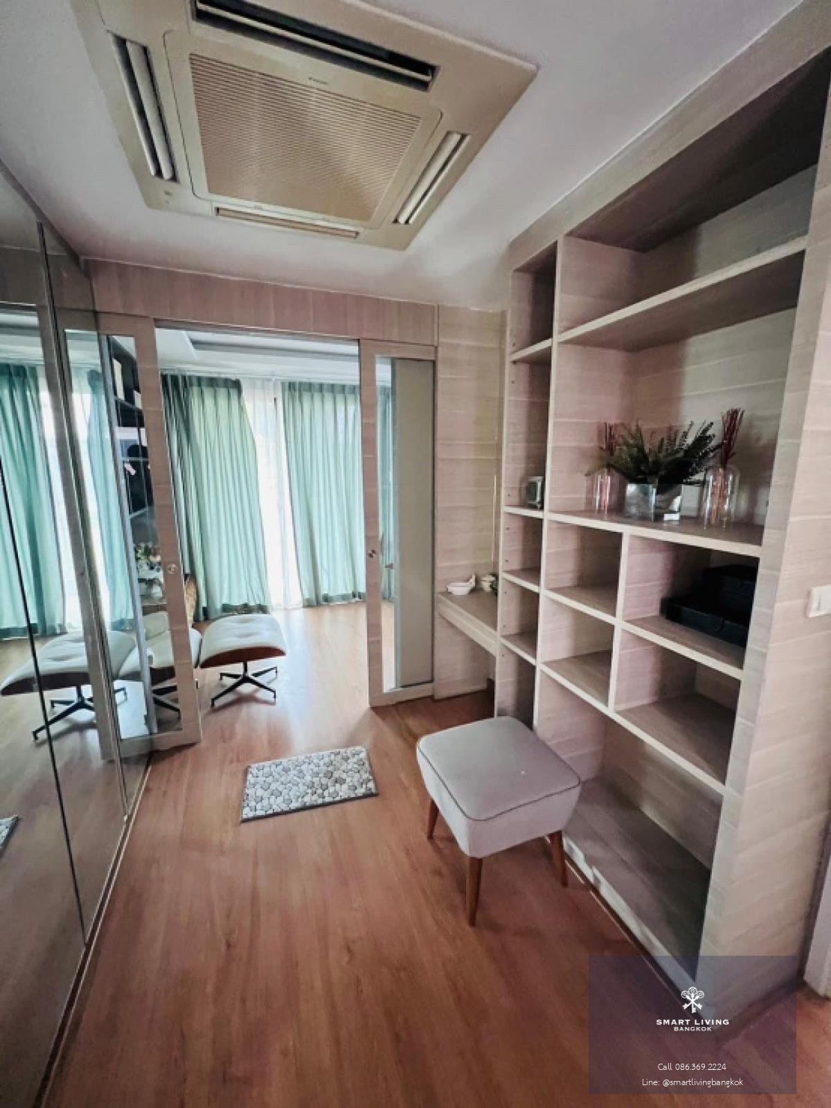 **** April promotion rent with in this month only 220k ****📢👇 Corner unit near club house. This project is very convenient access to enter and exit the city through multiple routes such as Phatthanakan Road, Sukhumvit 77 Road, and Sri Nakarin Road