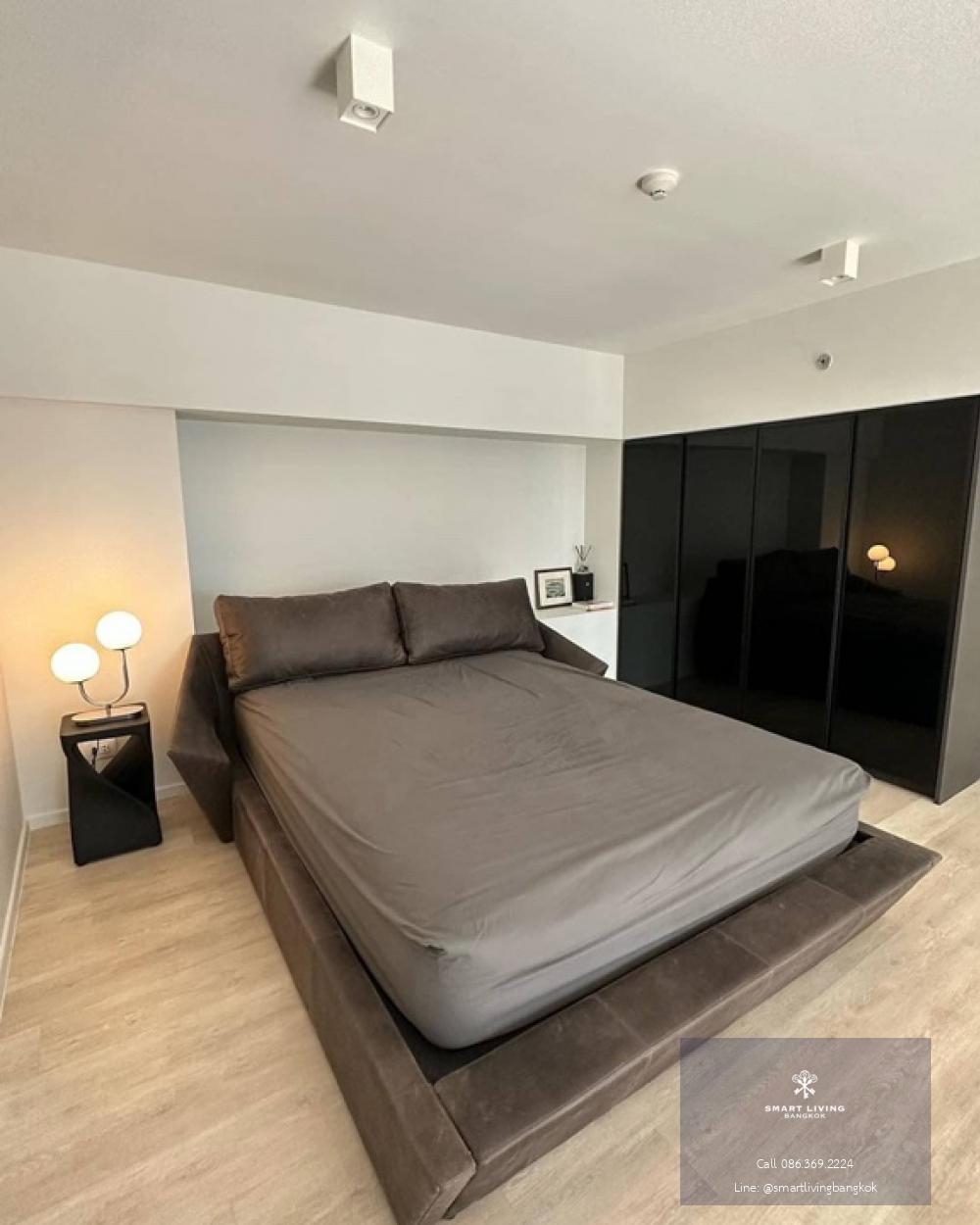 ขายด่วน ราคาเหมาะสม สำหรับ 1 ห้องนอน 47 ตร.ม แบบ โปร่ง สบาย style Loft ที่ LOFT SILOM ใน พื้นที่ เศรษฐกิจ ราคา 10.7ล้านบาท