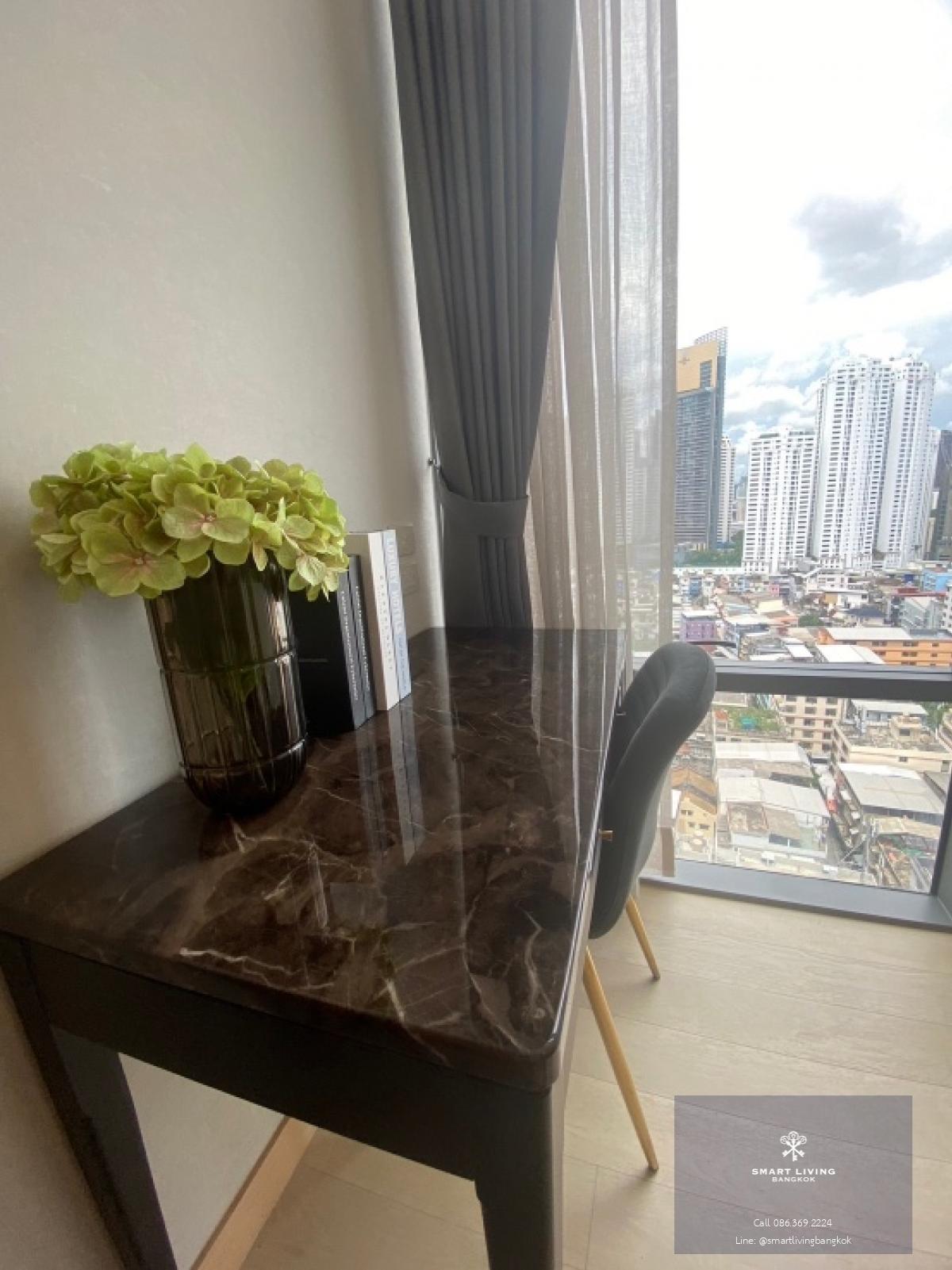 📢👇Luxurious condominium in the heart of Asoke-Rama 4, conceige service from a world-class hotel , also many special offer such as free transfer expenses etc.