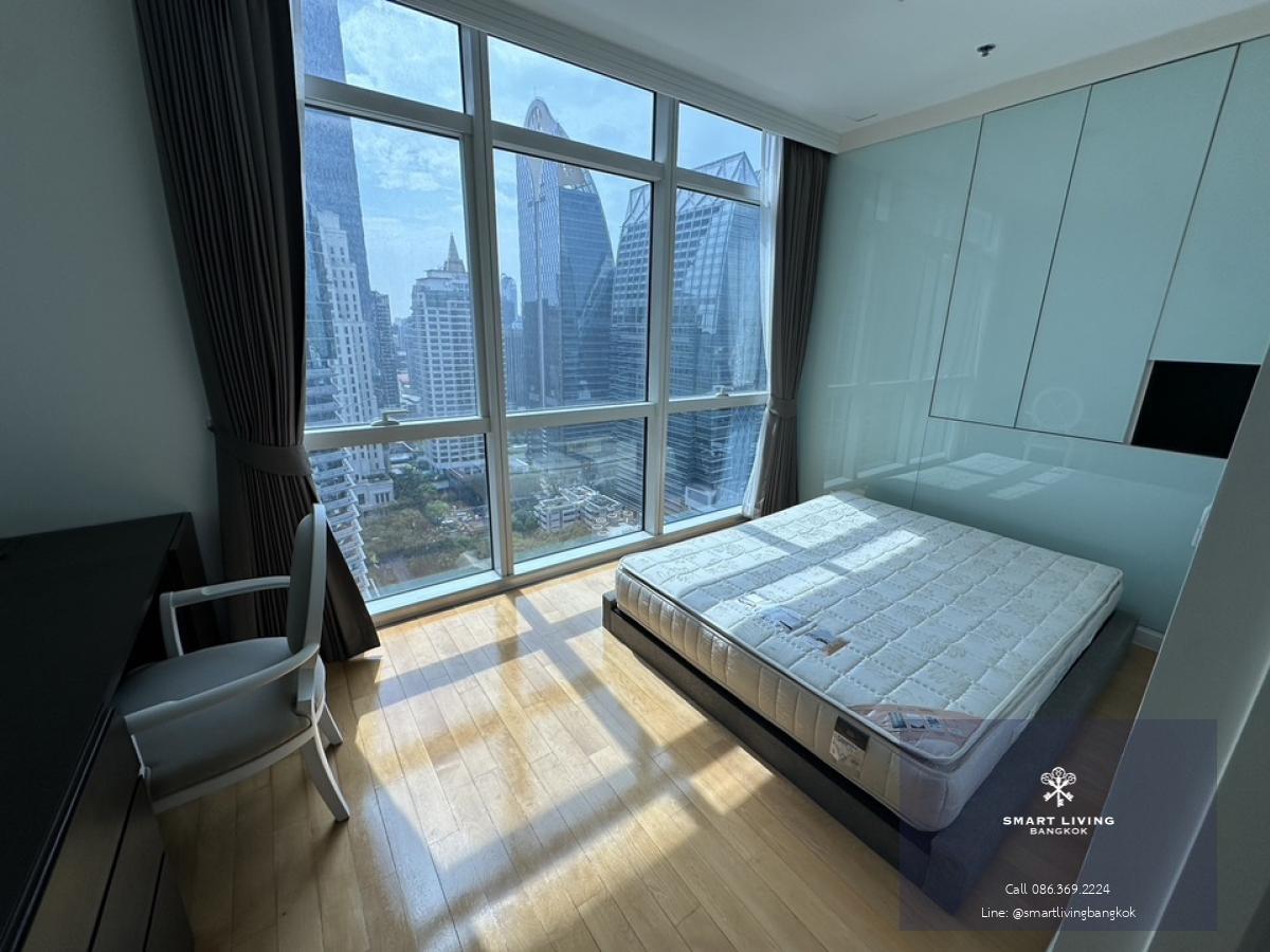 📢👇Athenee Residence, luxury condominium, near BTS Ploenchit , big size, long balcony, unblocked view, fully furnished.