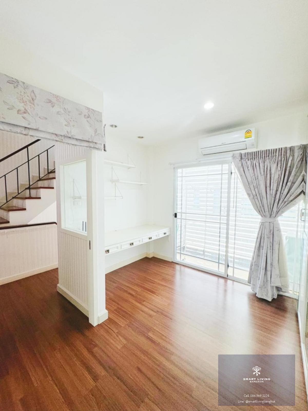 📢👇Luxury 3 storey Townhome at Leon Sukhumvit 62, good compound with good security, next to the expressway, nearby numerous schools, shopping malls, hospitals, restaurants