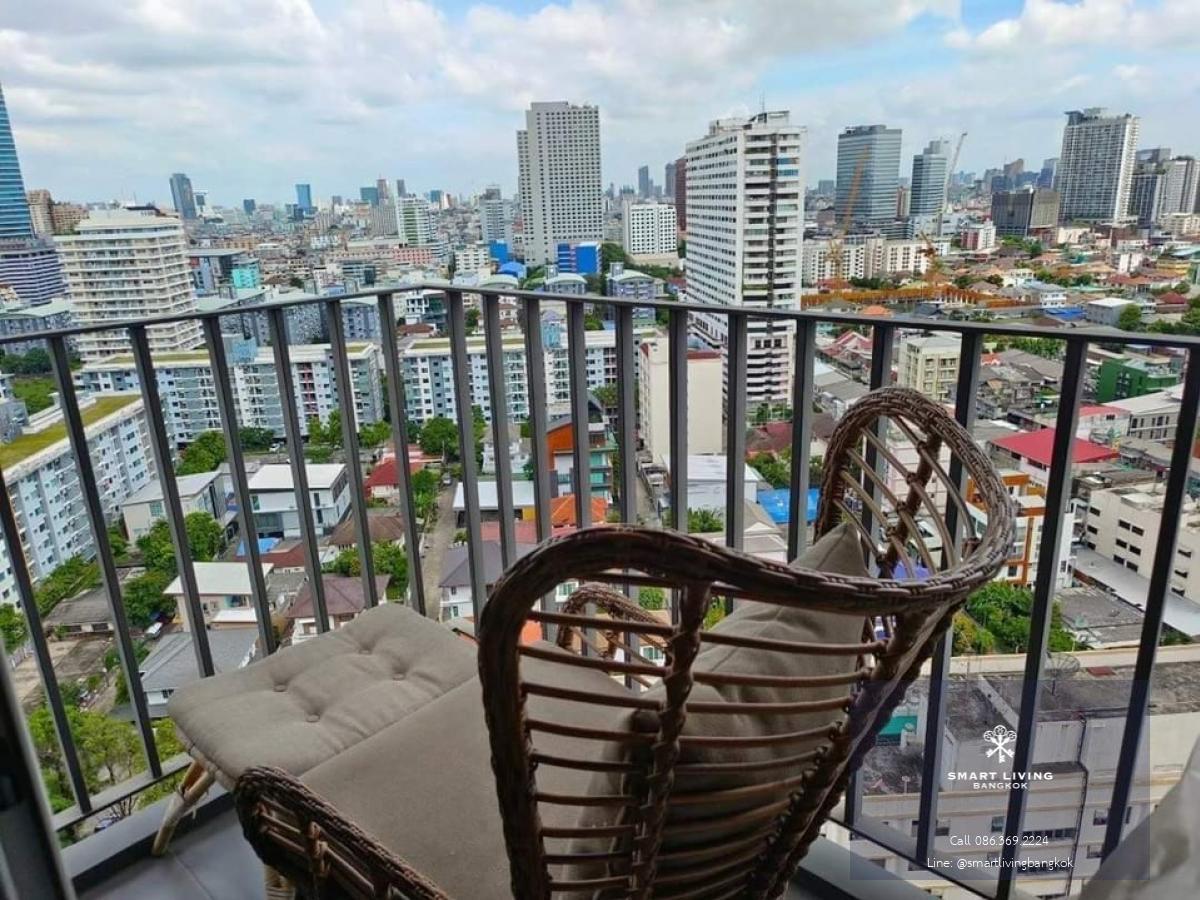 Urgent Sell in very good price, good for living or investing , condo in CBD area Ratchada Huai kwang , Rama 9, price was 3.3 mb but now only 2.89 mb