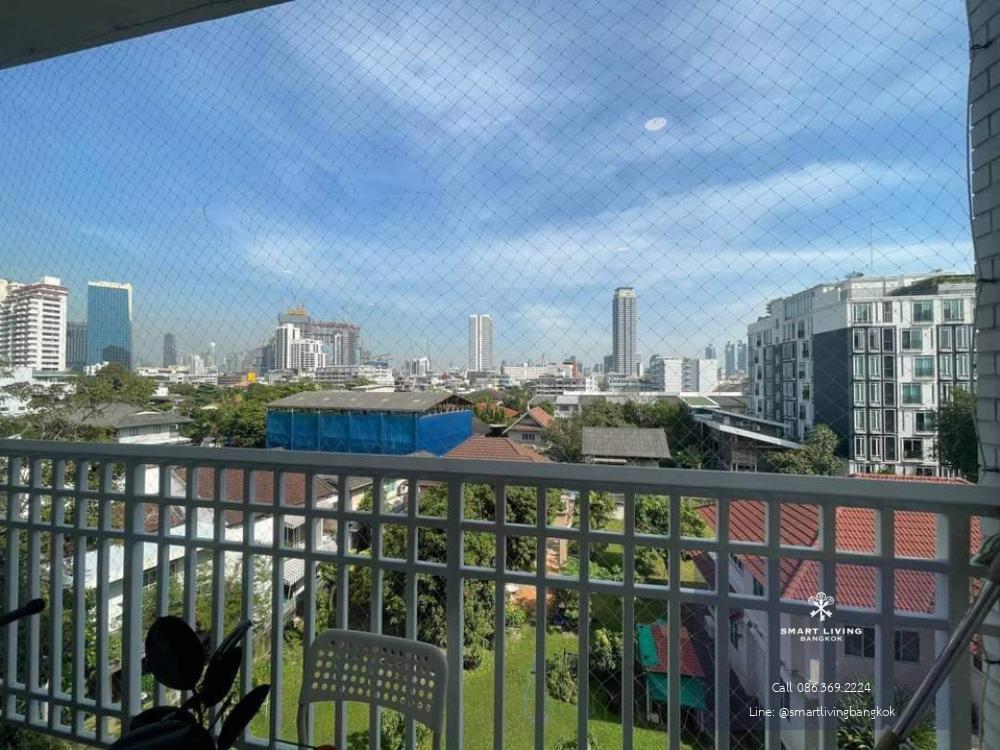 📢👇 Feel like home in the heart of  Sathorn , low rise condo, corner unit with 3 beds 3 balconies , quiet and peaceful , near many restaurants, schools, Lumpini park, convenient transportation , fully furnished