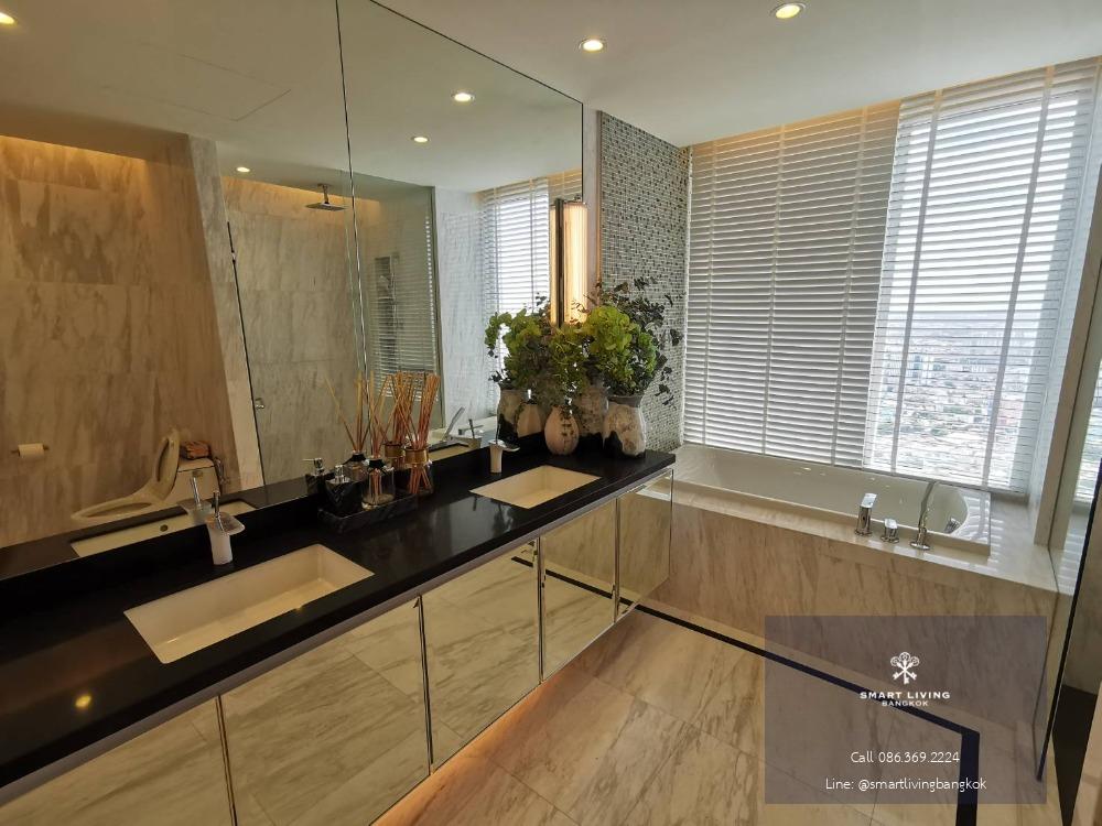 For rent Menam Residence ,penthouse ,4 bedrooms ,luxury interiors by developer near BTS Saphan Taksin