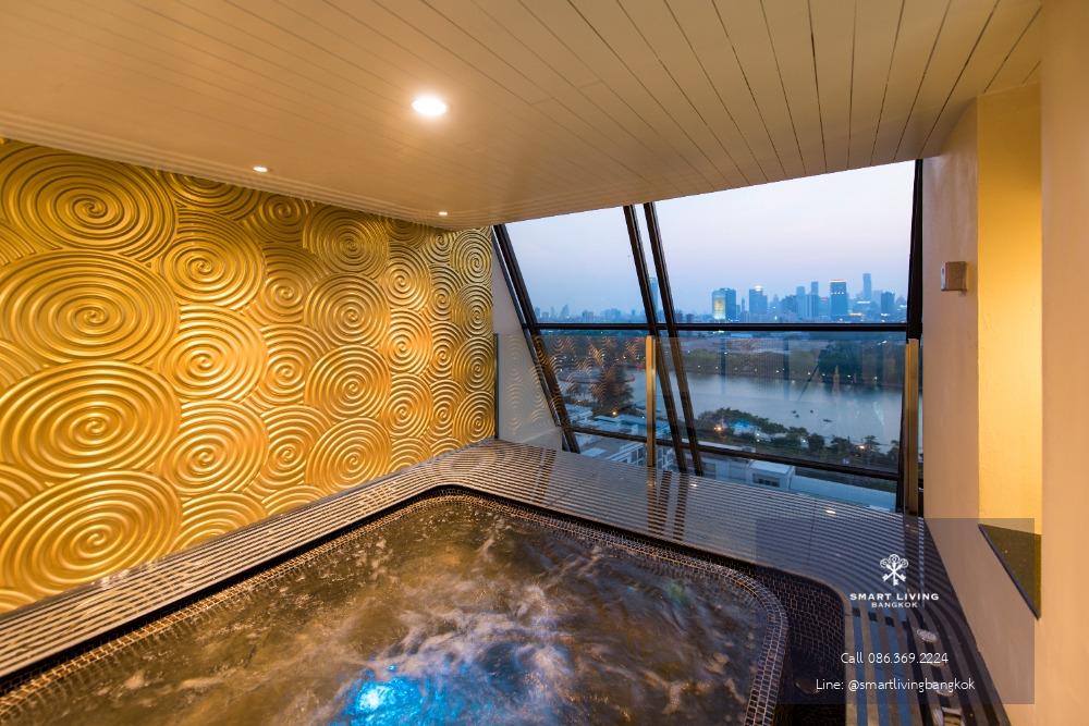 For rent: A luxurious duplex 4-bedroom penthouse suite in the heart of downtown Bangkok. It offers a panoramic view of Bangkok’s breathtaking skyline and Benjakiti Lake, with a large garden on the terrace.