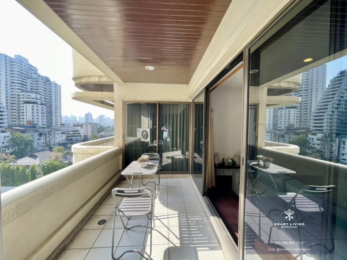 📢👇Rare item! Sell as is. Huge combine unit with 2 big balconies at Mano Tower, located in Sukhumvit 39, next to new TOPS Foodhall, 3-min walk to Fuji Supermarket and Shinsen Supermarket, easy access to Petchaburi Road and Sukhumvit 39, close to EmQuartier