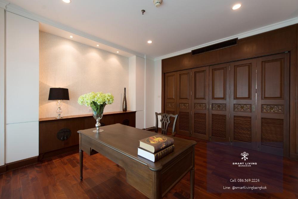 For rent: A luxurious duplex 4-bedroom penthouse suite in the heart of downtown Bangkok. It offers a panoramic view of Bangkok’s breathtaking skyline and Benjakiti Lake, with a large garden on the terrace.