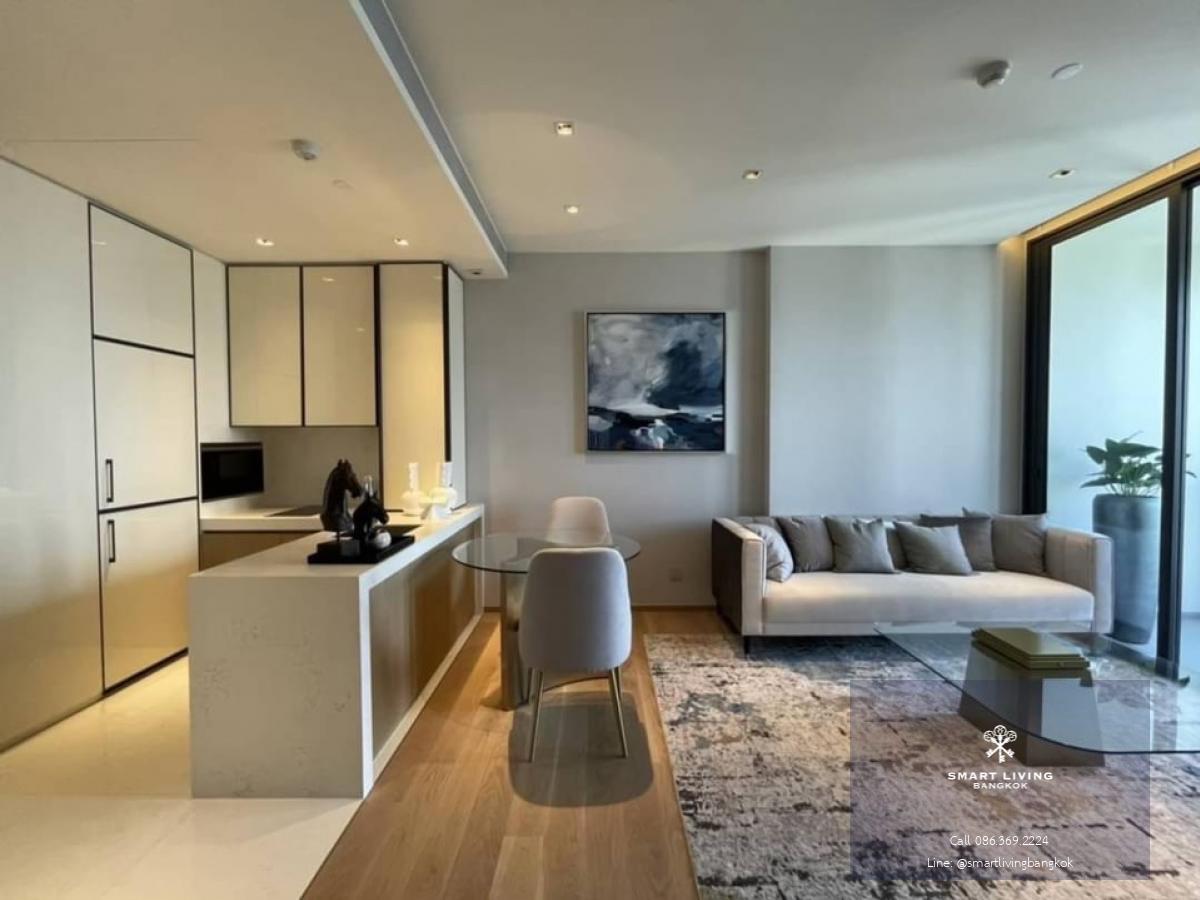 Hurry book now. Very good price for luxury condo with 5 stars concierge service, close to BTS, only about 10 mins walk to Em district , nice layout and decor, fully furnished, ready to move in