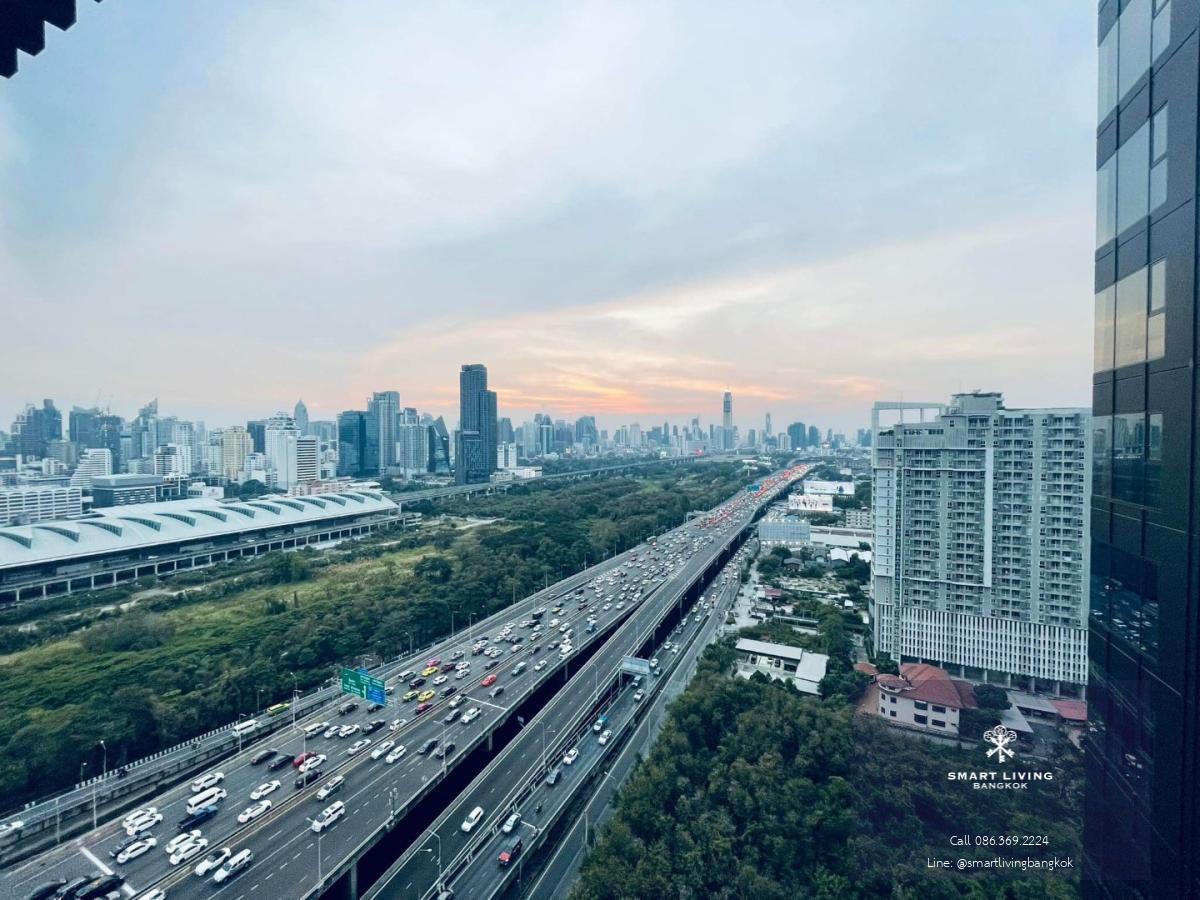 ห้องสภาพดี 1 นอน ชั้นสูง วิวสวย ราคาดี Life Asoke Hype เฟอร์และเครื่องใช้ไฟฟ้าครับ พร้อมเข้าอยู่ 