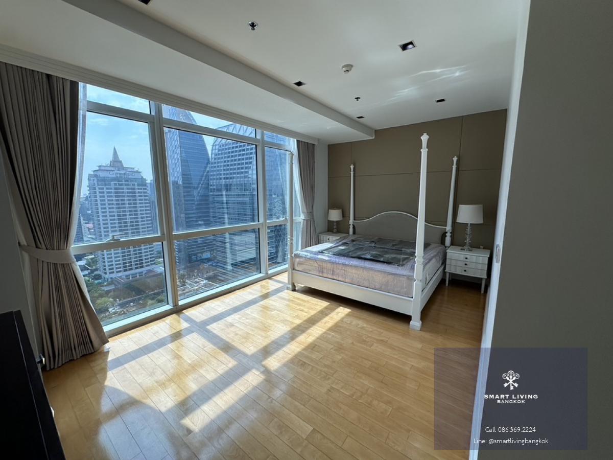 📢👇Athenee Residence, luxury condominium, near BTS Ploenchit , big size, long balcony, unblocked view, fully furnished.