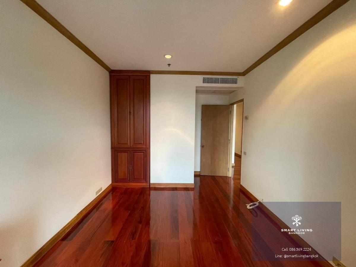 📢👇 Grab or gone! Reasonable and worth price for living or investing at luxury condominium by the Chaopraya river , Convenient transportation and traveling as free shuttle boat service from the condo to various piers to connect to the BTS or walk from the