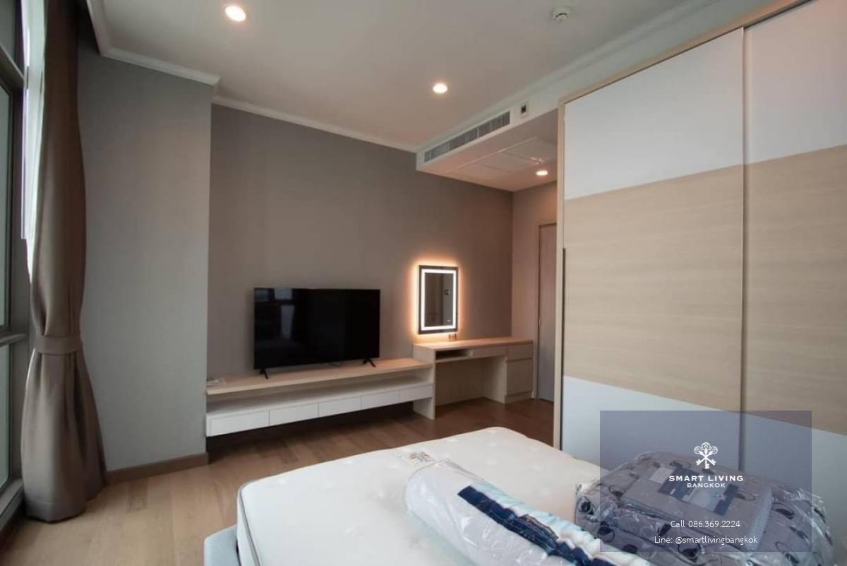 📢👇Come and stay in the center of Bangkok close to ‘Em district: Emporium, EmQuartier, Emsphere, IKEA. 3 bedrooms near BTS Phromphong, unblocked view, long balcony, clean and clear unit