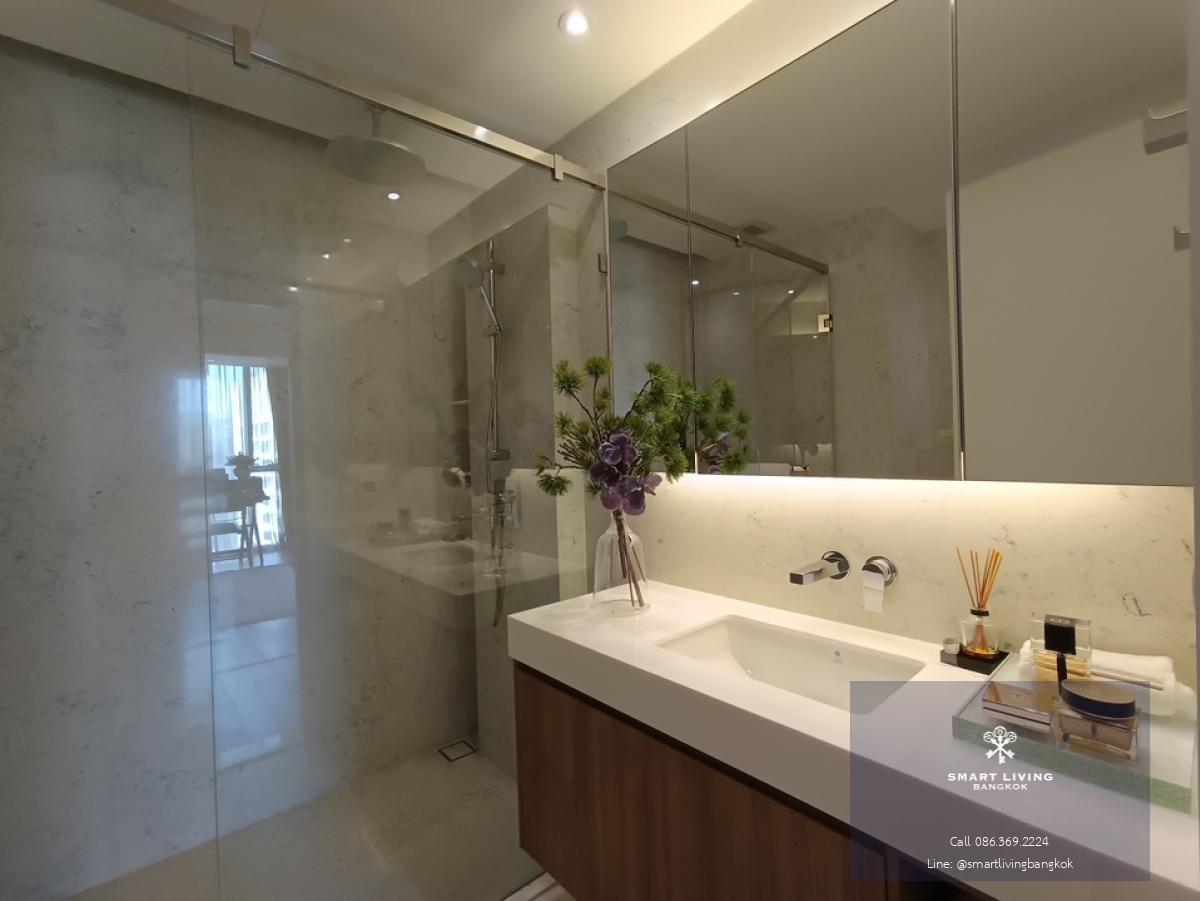 📢👇One of brand new petfriendly condo and unit , easily traveling in many routes and transportation as near BTS, MRT, ARL, nice modern luxury decor, ready to move in