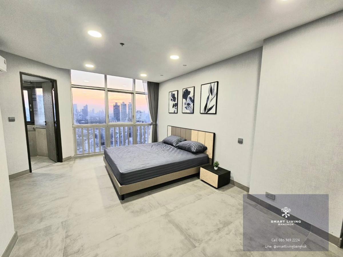 📢👇 DON’T MISS IT , VIEW AND BOOK NOW.Just renovated big size unit, all with brand new whole unit, 3 beds, walkable to BTS Phromphong , Big balcony , unblocked with river and city view, ready to move in now