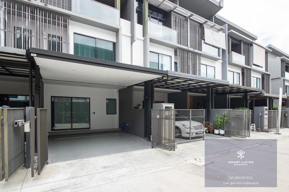 📢👇Sell with tenant contract til January 26Townhouse at The Landmark Ekamai Ramindra , 3 Storey , nice decoration, easily traveling in many routes , near Central Eastville