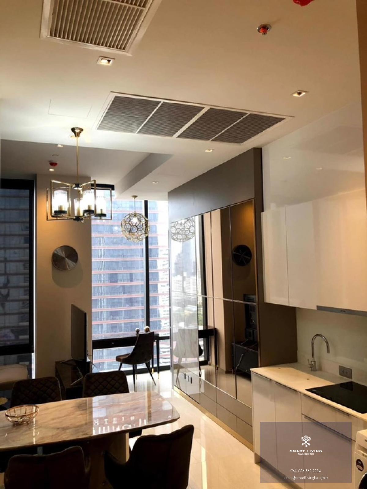 📢👇 Living at Ashton Silom is very worthwhile , reasonable price for 2 beds , modern decoration, unblocked city view, fully furnished, convenient access to multiple transportation routes, close to the BTS and expressways. Ready to move in