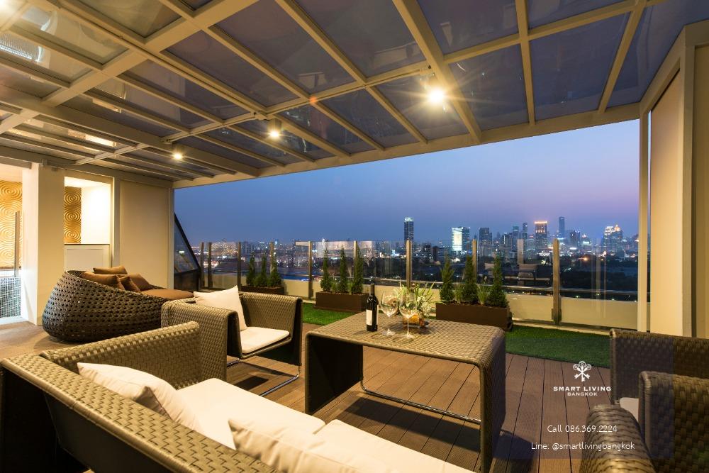 For rent: A luxurious duplex 4-bedroom penthouse suite in the heart of downtown Bangkok. It offers a panoramic view of Bangkok’s breathtaking skyline and Benjakiti Lake, with a large garden on the terrace.