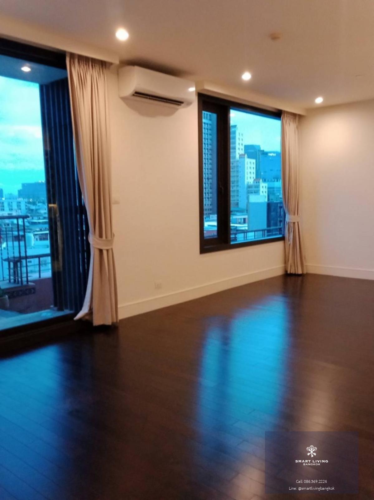 📢👇Special petfriendly unit at Aguston , the only unit with big balcony and your own small garden. Located in Em district, just behind Emsphere and has short cut to MRT Queen Sirikit and Park.Sell with tenant as condition as follows:**Present tenant wil