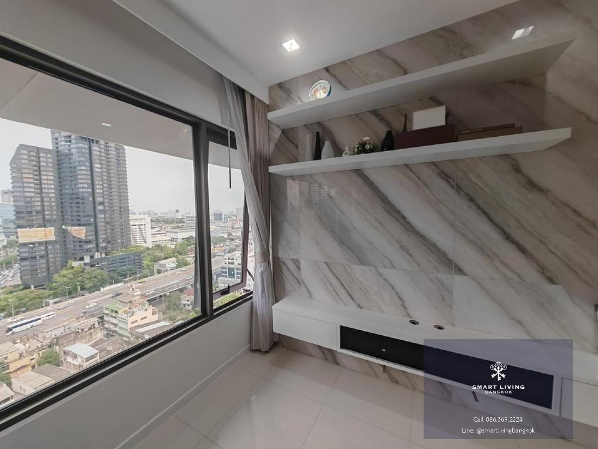 📢👇Good price, good location, good for living or investing as located on Rama 4 road, opposite new project One Bangkok, near Lumpini park, sathorn, silom