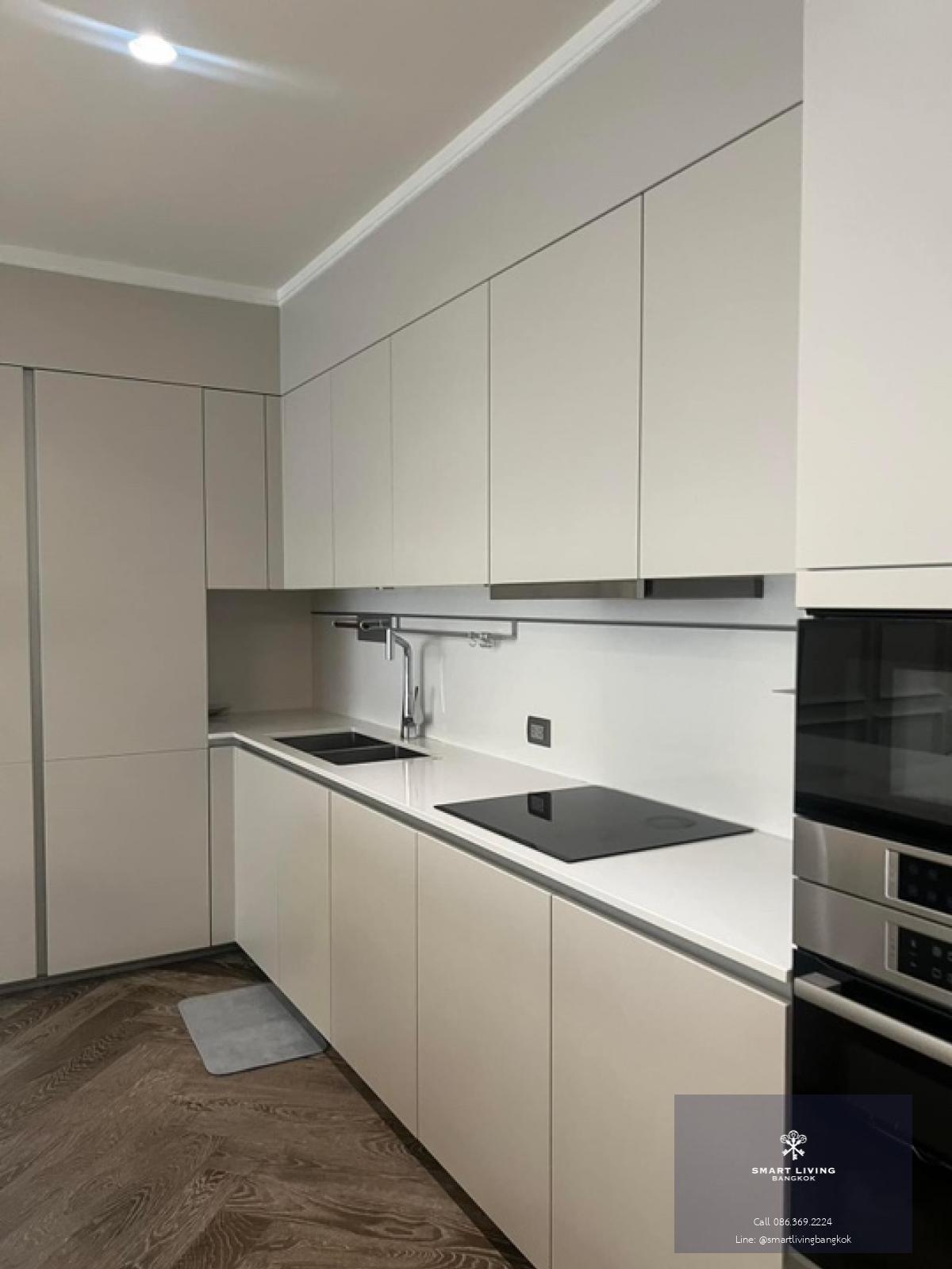 📢👇 Rare item big size unit for 2 beds at The Residences at Sindhorn Kempinski , The most luxury brand new project and  unit in prime area in Sindhorn village next to Velaa community mall in Langsuan, peaceful and quiet, conceige service as 5 stars hotel,