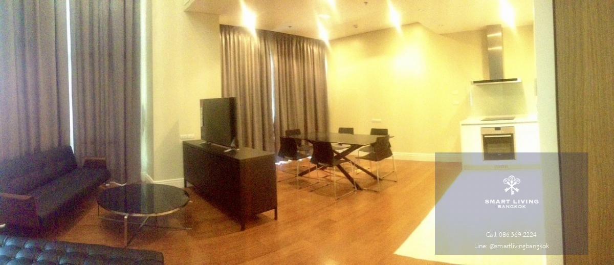 📢👇 Available mid of September Rare Item! 3 beds corner Duplex unit at Bright Sukhumvit 24. Good price nice place, near Em district (Emporium, EmQuartier, Emsphere), unblocked view, nice decoration, fully furnished.