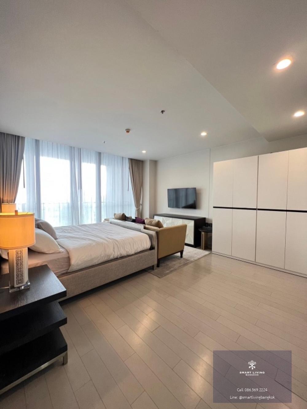 📢👇Rare item! PENTHOUSE DUPLEX in the luxury condo located near BTS Ploenchit with a direct connection to the building. It\ s close to Central Embassy and Central Chidlom,  big size nice decoration, private lift, unblocked view, ready to move in