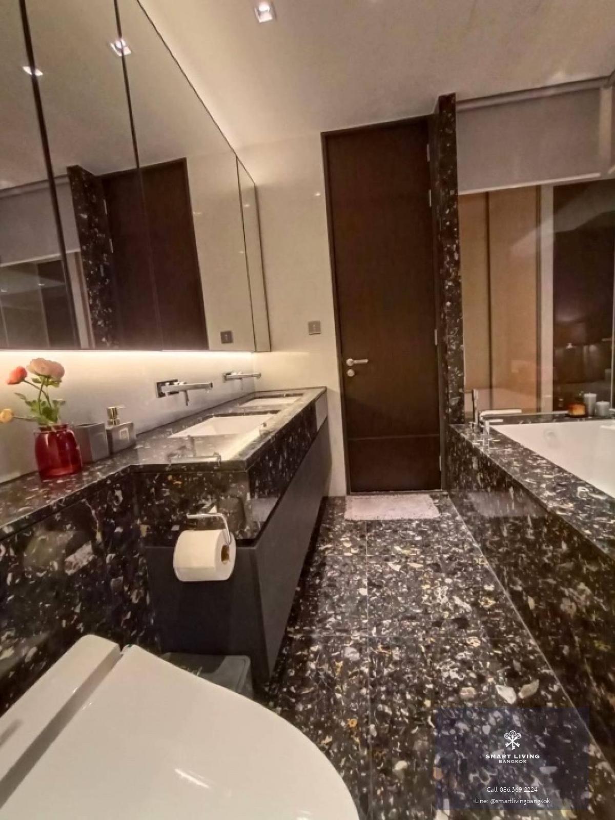 📢👇Hurry book now. Very good price for luxury condo with 5 stars concierge service, close to BTS, only about 10 mins walk to Em district , nice layout and decor, fully furnished, ready to move in