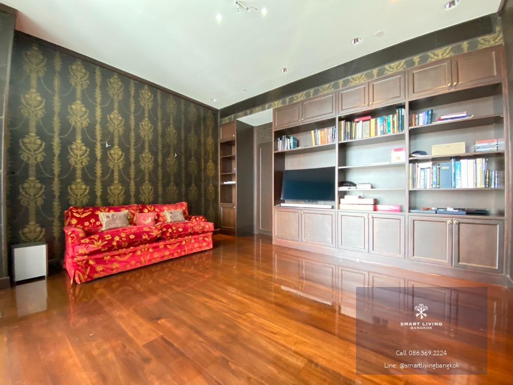 Experience luxurious living in the heart of the city! 🌟 3 bedroom penthouse condo, beautifully decorated in Chinese style. Spacious layout with breathtaking city views, located in the vibrant Sathorn area.