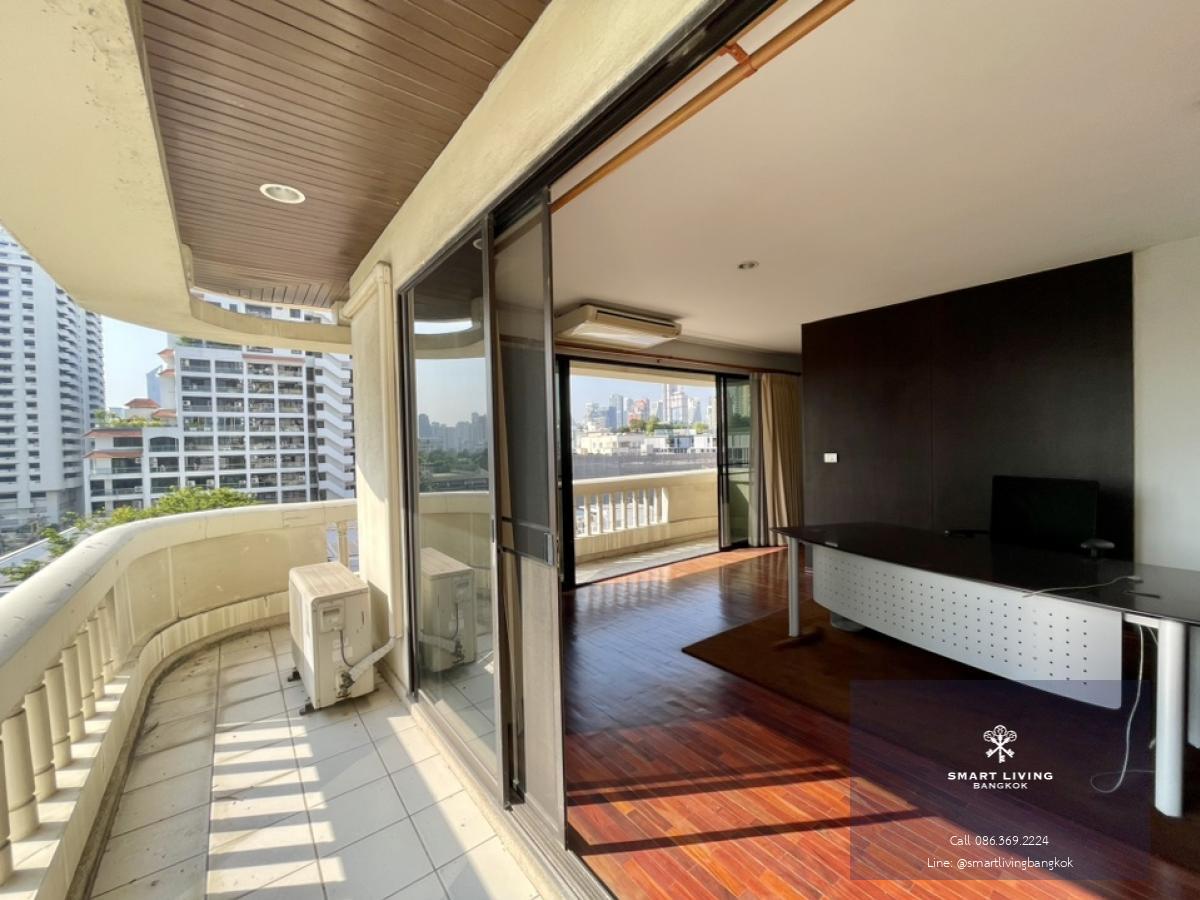 📢👇Rare item! Sell as is. Huge combine unit with 2 big balconies at Mano Tower, located in Sukhumvit 39, next to new TOPS Foodhall, 3-min walk to Fuji Supermarket and Shinsen Supermarket, easy access to Petchaburi Road and Sukhumvit 39, close to EmQuartier