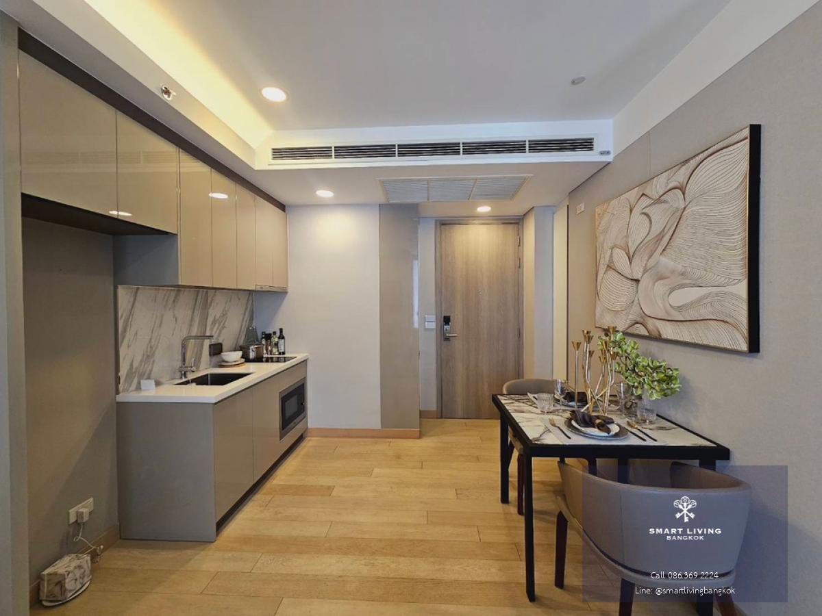 📢👇Luxurious condominium in the heart of Asoke-Rama 4, conceige service from a world-class hotel , also many special offer such as free transfer expenses etc.