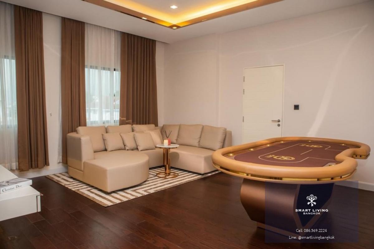 3-Story House at The Gentry Ekkamai-Ladpraothis house offers multiple access routes, connecting to Pradit Manutham Road, Ladprao, Thonglor, Ekkamai, Rama 9, and Phetchaburi Road, near the entry/exit of the Ramintra-At Narong Expressway and close to Centr