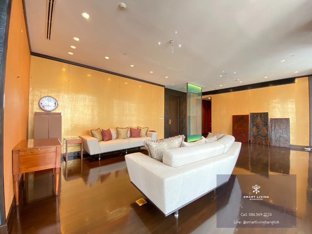 Experience luxurious living in the heart of the city! 🌟 3 bedroom penthouse condo, beautifully decorated in Chinese style. Spacious layout with breathtaking city views, located in the vibrant Sathorn area.