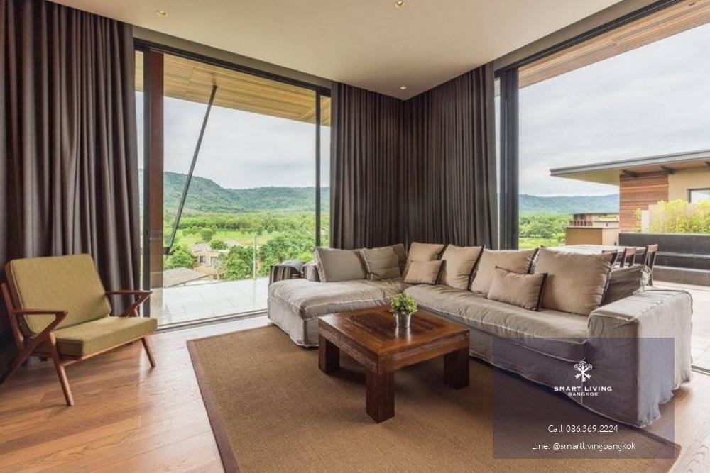 📢👇Penthouse at Luxury lake-side condominium , not far from BKK (Khaoyai )natural place, nice weather all through the year. This penthouse is with a private pool and jacuzzi , nice fully furnished and decoration.